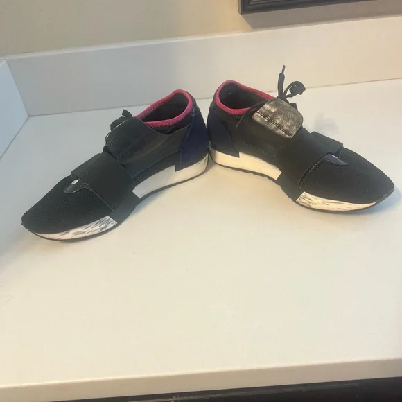 Balenceaga Women's Black Slip-On Runner with Pink Trim. Size 39 - Picture 3 of 6